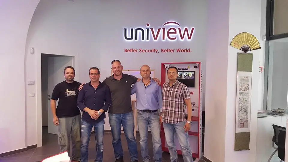 צוות Usmart עם Uniview — פרויקט של Usmart