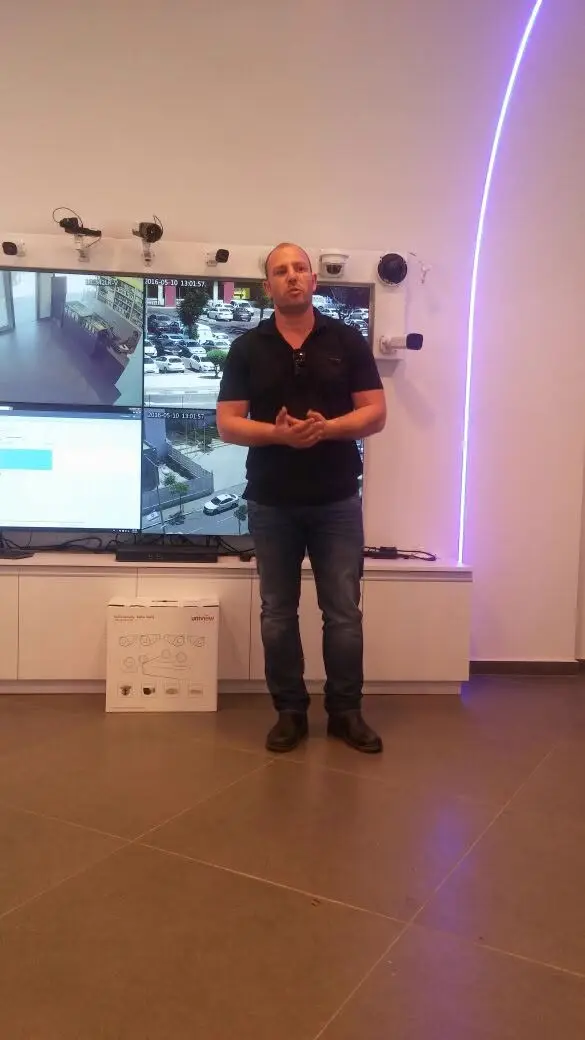 אולם התצוגה של Usmart — פרויקט של Usmart