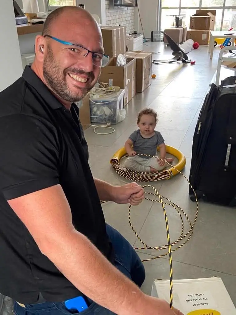 עבודה בשטח עם חיוך — Usmart