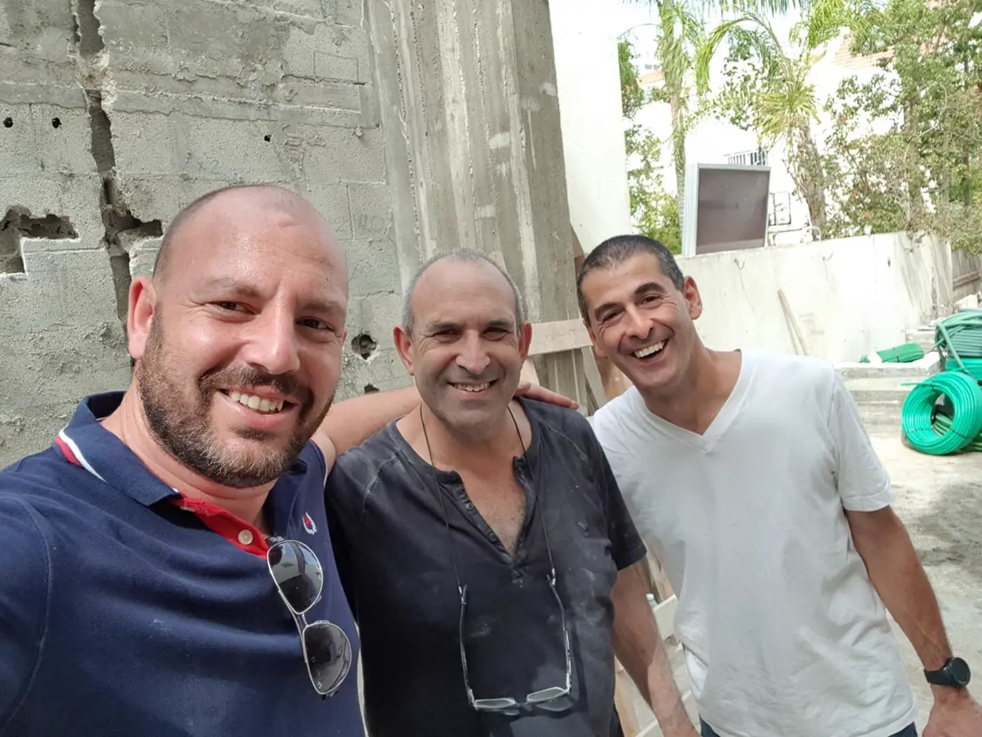 בשטח עם קבלנים ולקוחות — Usmart