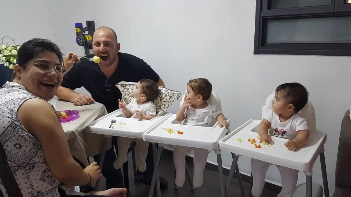 משפחה מרוצה בבית החכם — Usmart